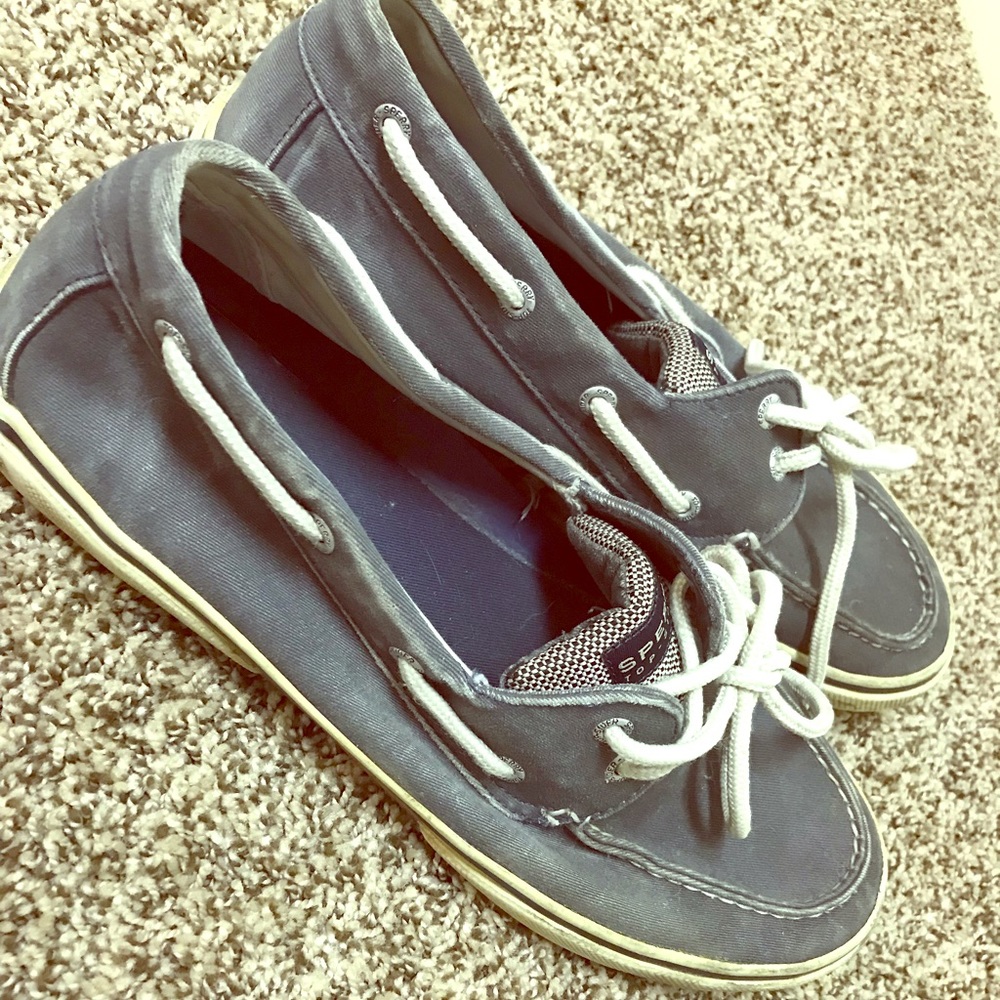 Men’s grayish blue sperrys